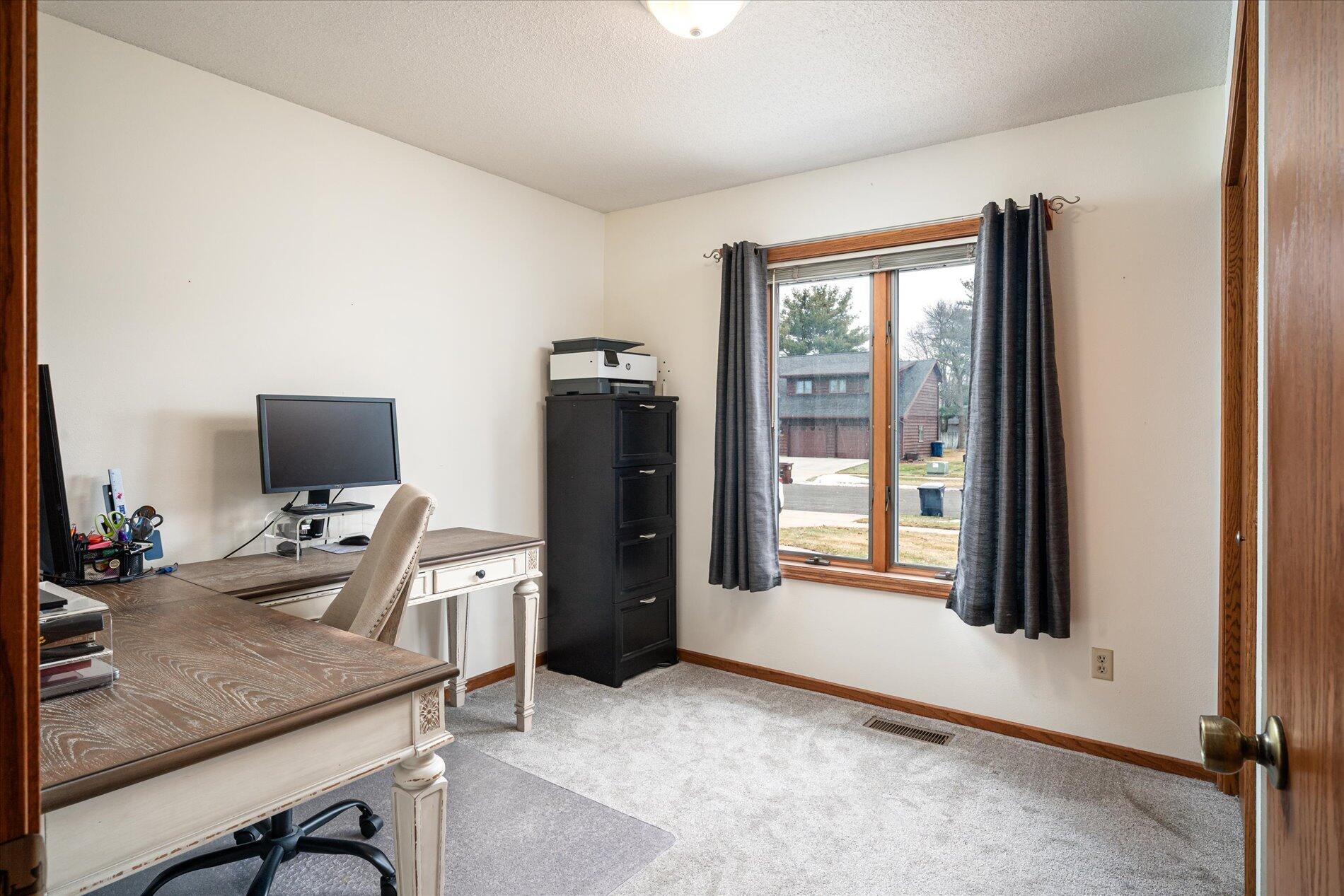 613 Ridgeview Drive Onalaska, WI 54650 - Photo 14 of 26 13 Guest Bedroom 1