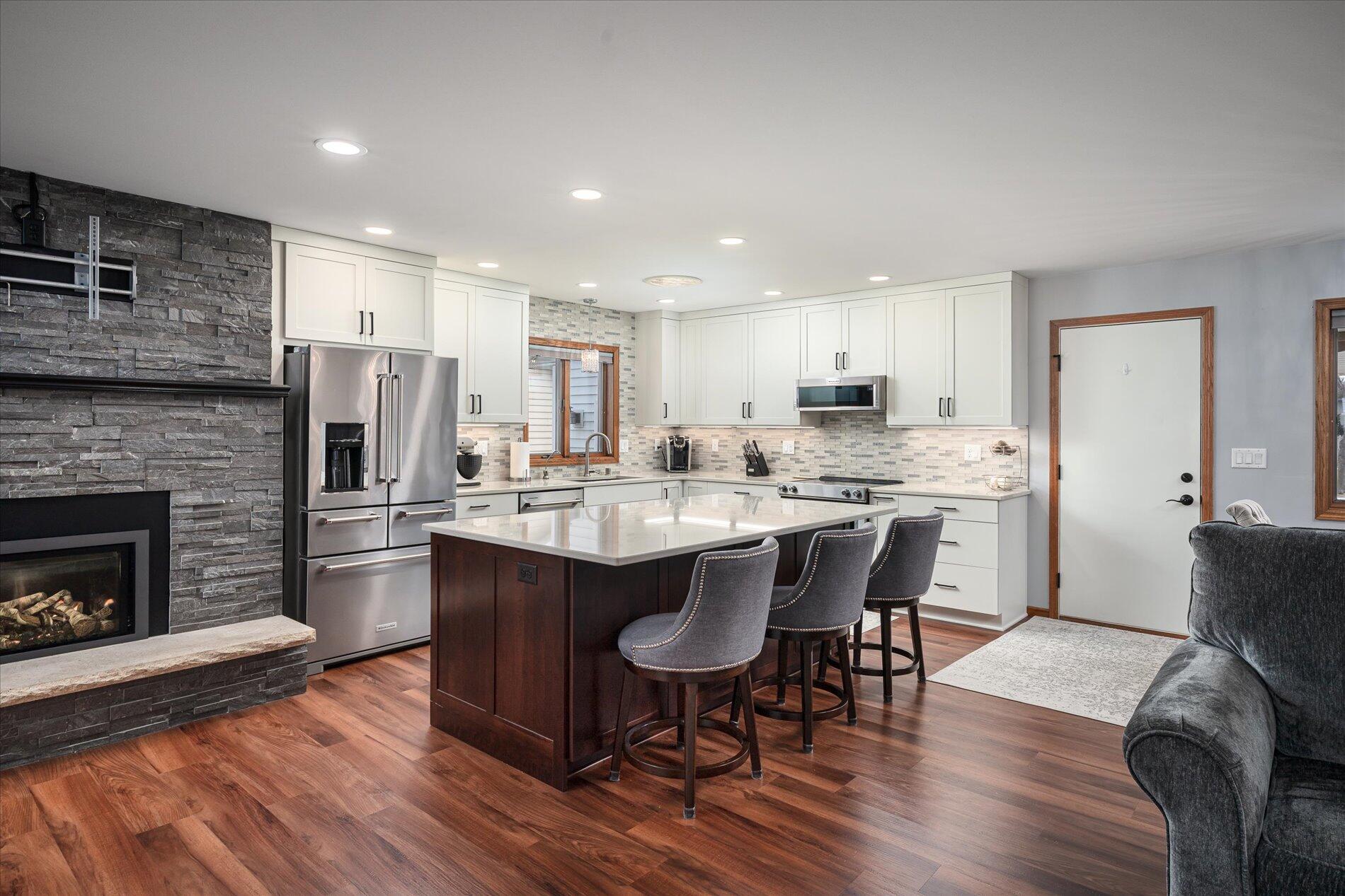 613 Ridgeview Drive Onalaska, WI 54650 - Photo 4 of 26 04 Kitchen