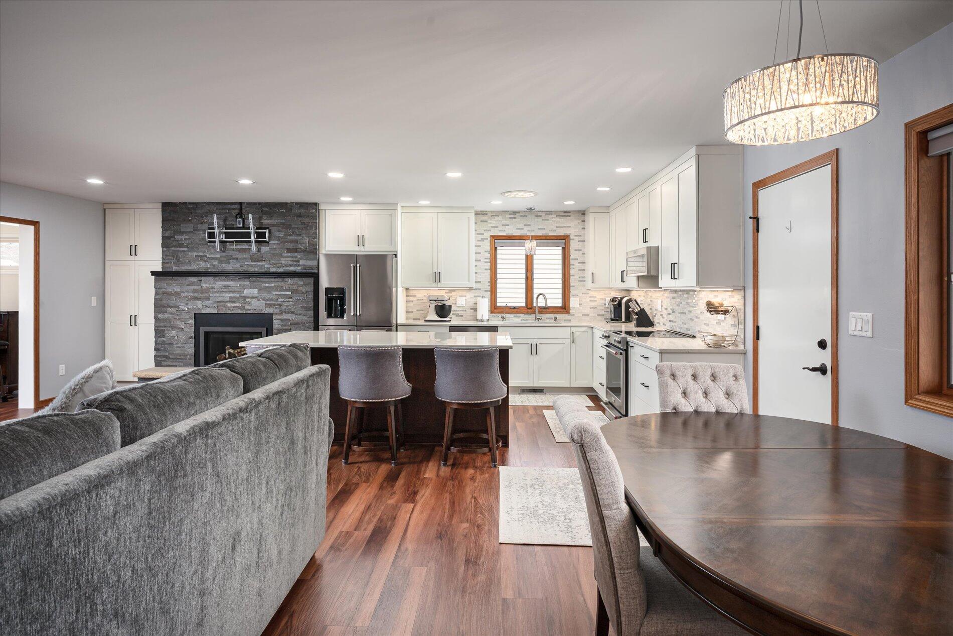 613 Ridgeview Drive Onalaska, WI 54650 - Photo 5 of 26 05 Kitchen