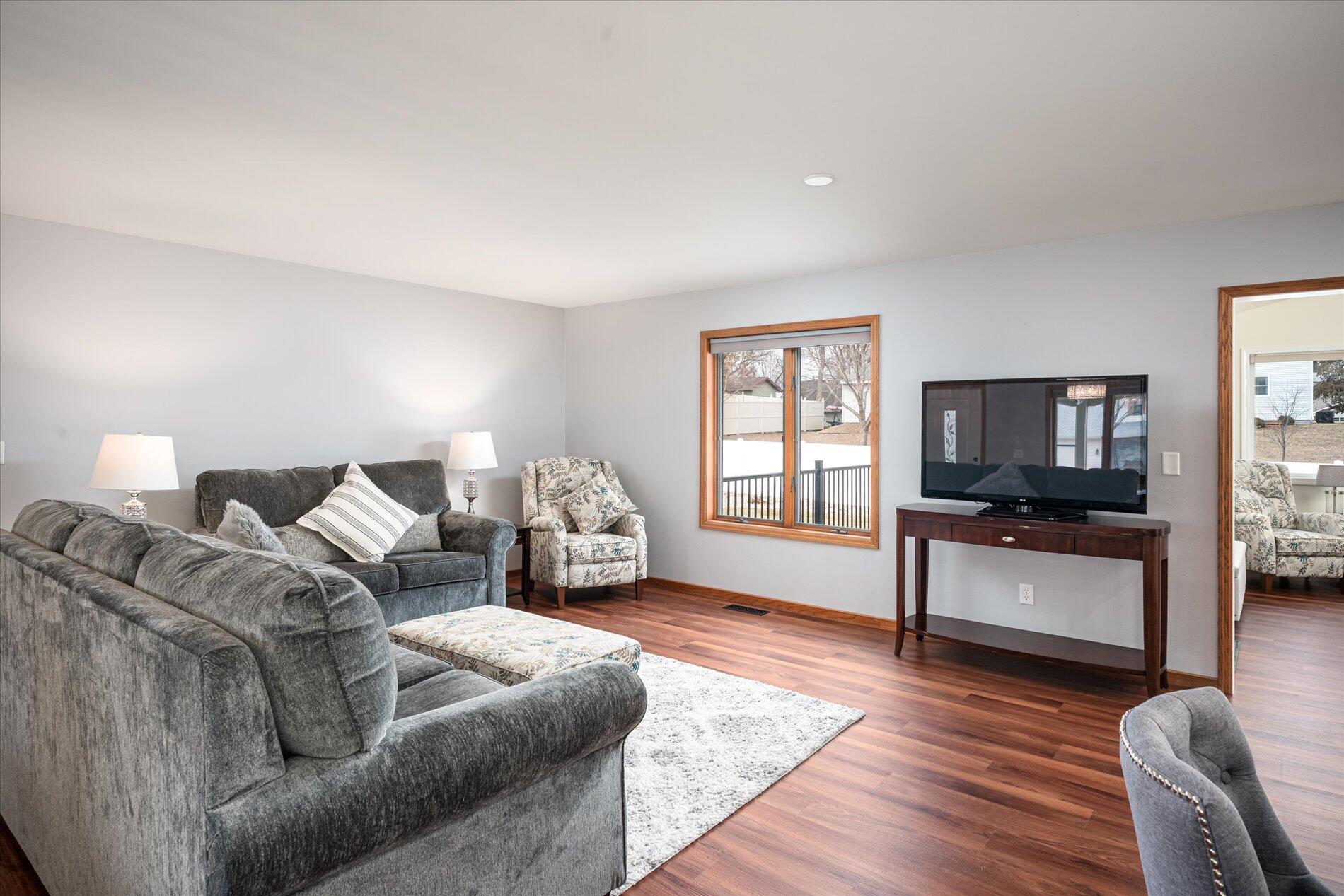 613 Ridgeview Drive Onalaska, WI 54650 - Photo 7 of 26 06 Living Room