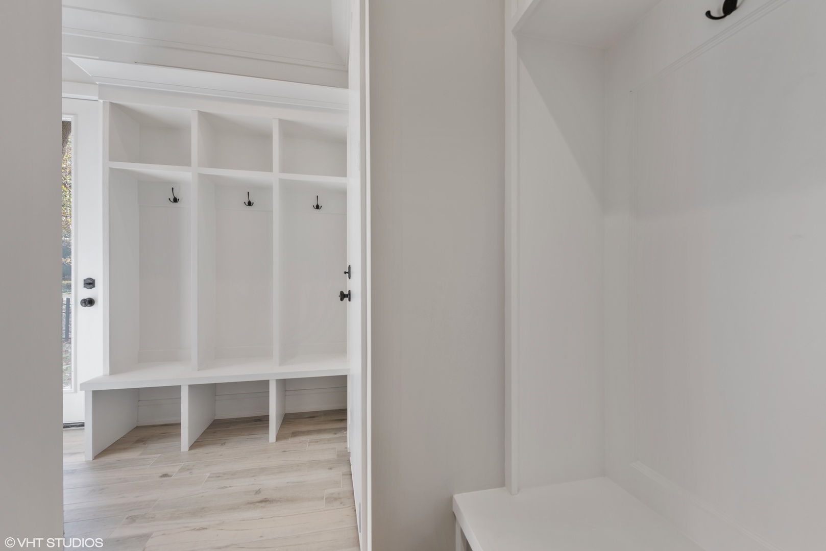 885 Private Road Winnetka, IL 60093 - Photo 14 of 35 a view of walk in closet with empty racks