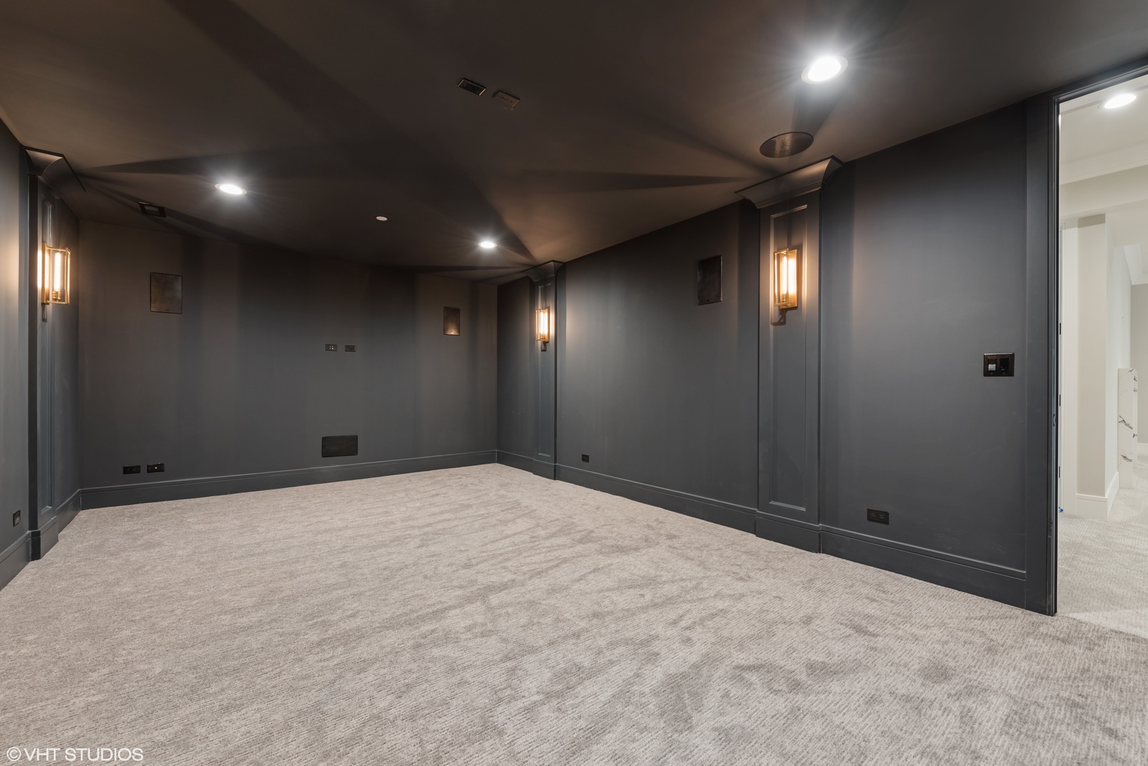 885 Private Road Winnetka, IL 60093 - Photo 19 of 35 a view of an empty room