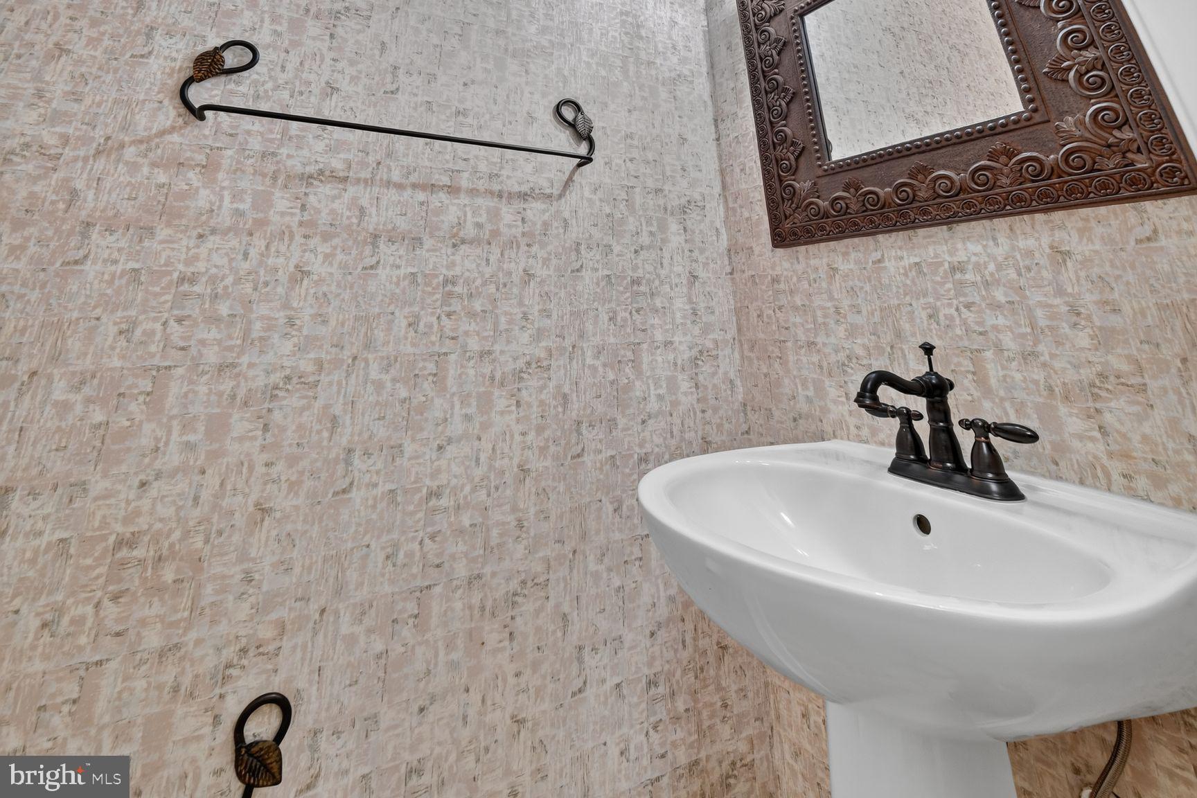12525 Fox View Way Reston, VA 20191 - Photo 14 of 29 Main level powder room