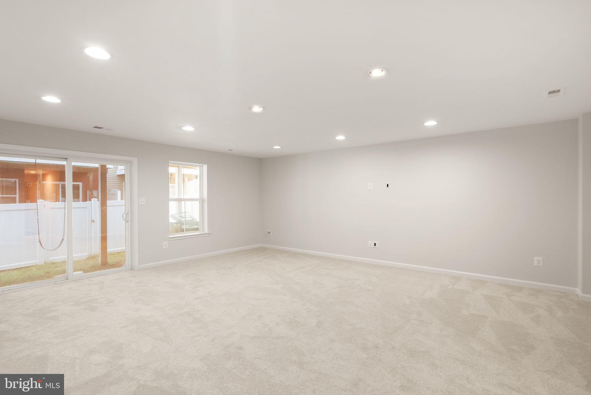 41688 McMonagle Square Aldie, VA 20105 - Photo 16 of 59 an empty room with a window