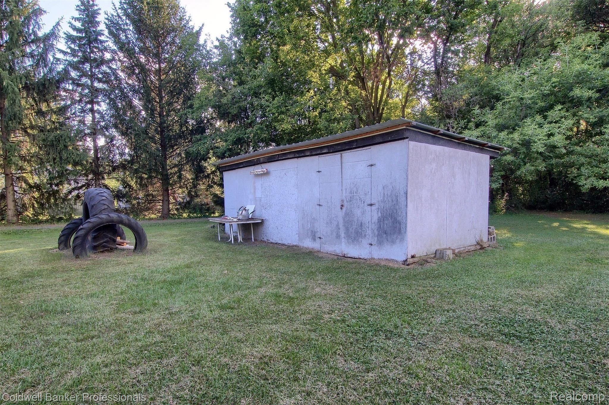 13646 Hoeft Road Belleville, MI 48111 - Photo 34 of 34 34-Shed.jpg
