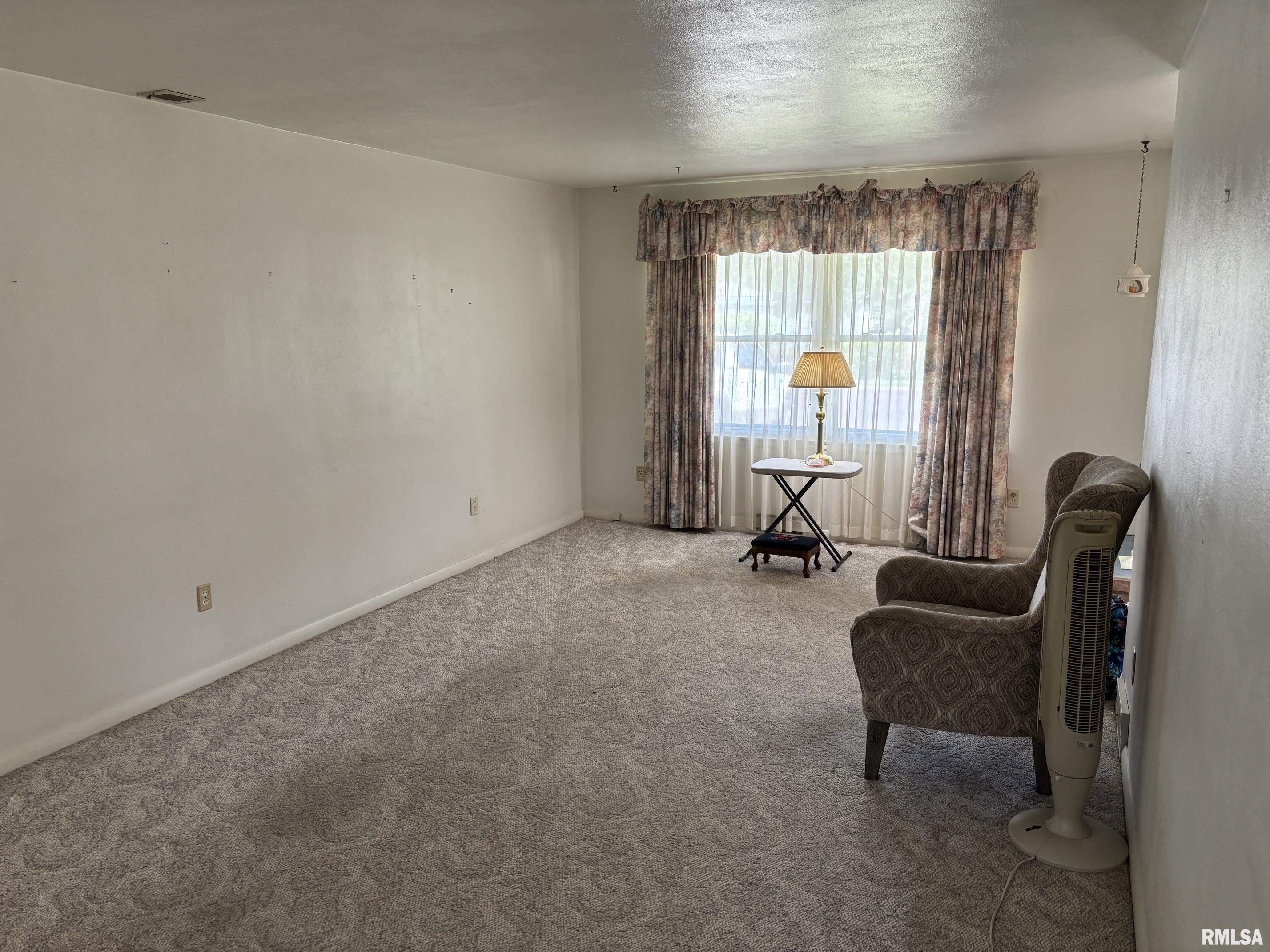 402 Sheridan Road Pekin, IL 61554 - Photo 13 of 33