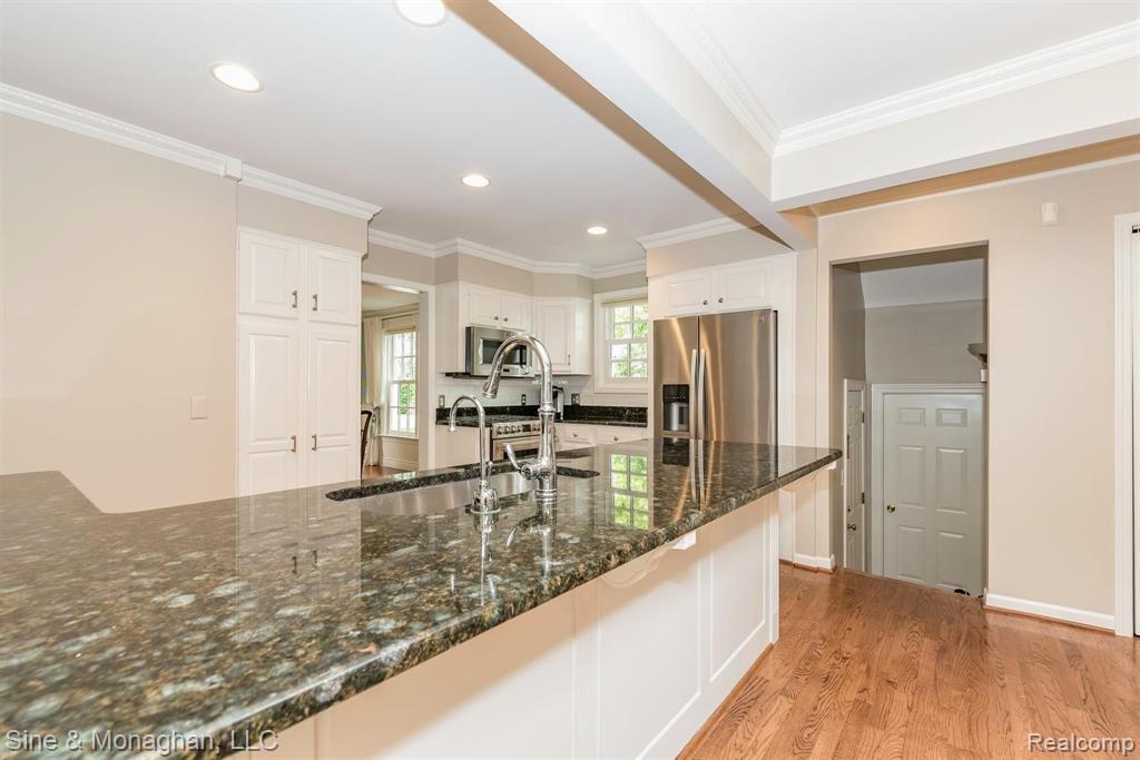 342 Touraine Road Grosse Pointe Farms, MI 48236 - Photo 14 of 49