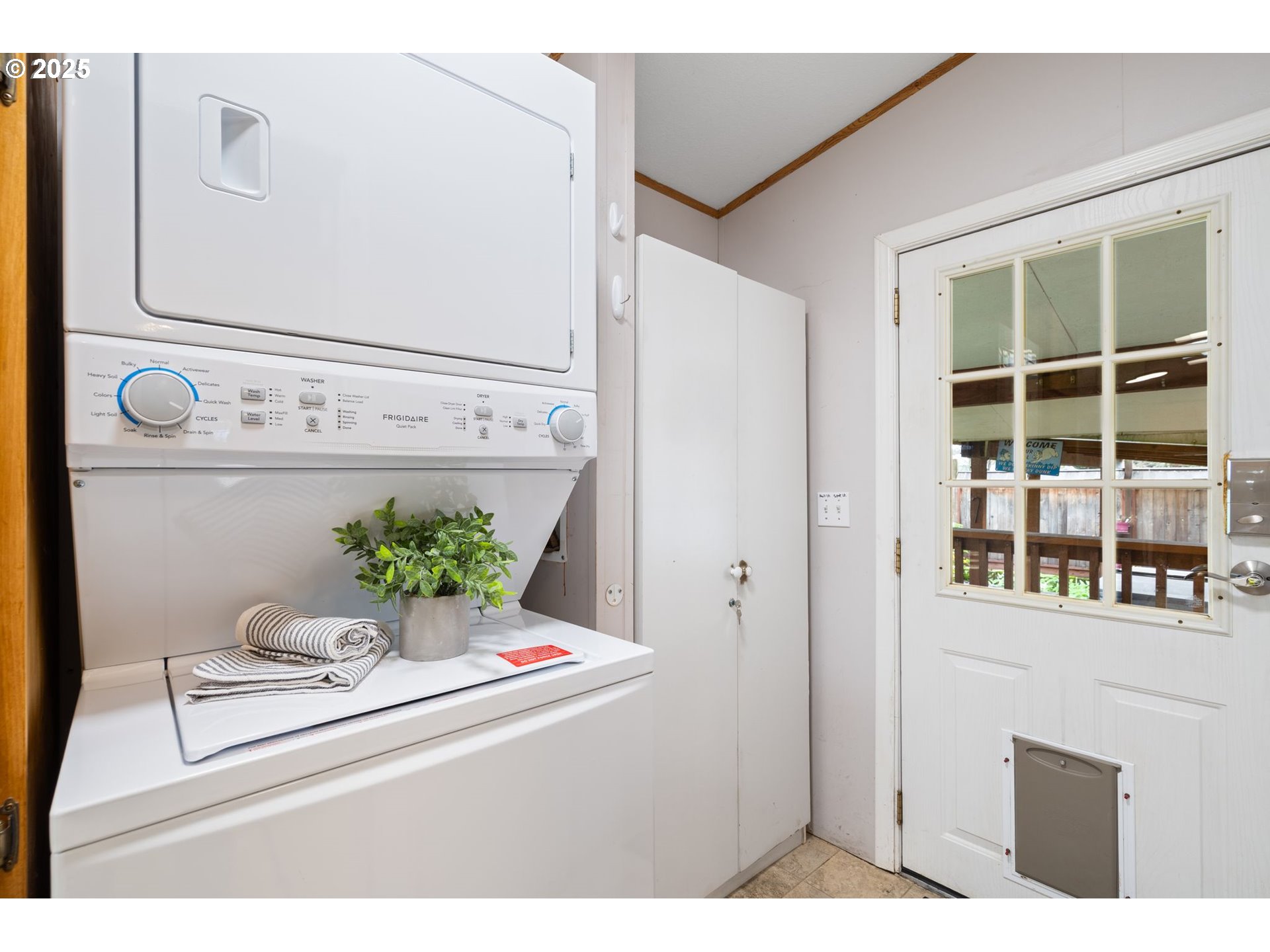 1720 Southwest Stringtown Road Forest Grove, OR 97116 - Photo 21 of 39 a picture of a room with a potted plant