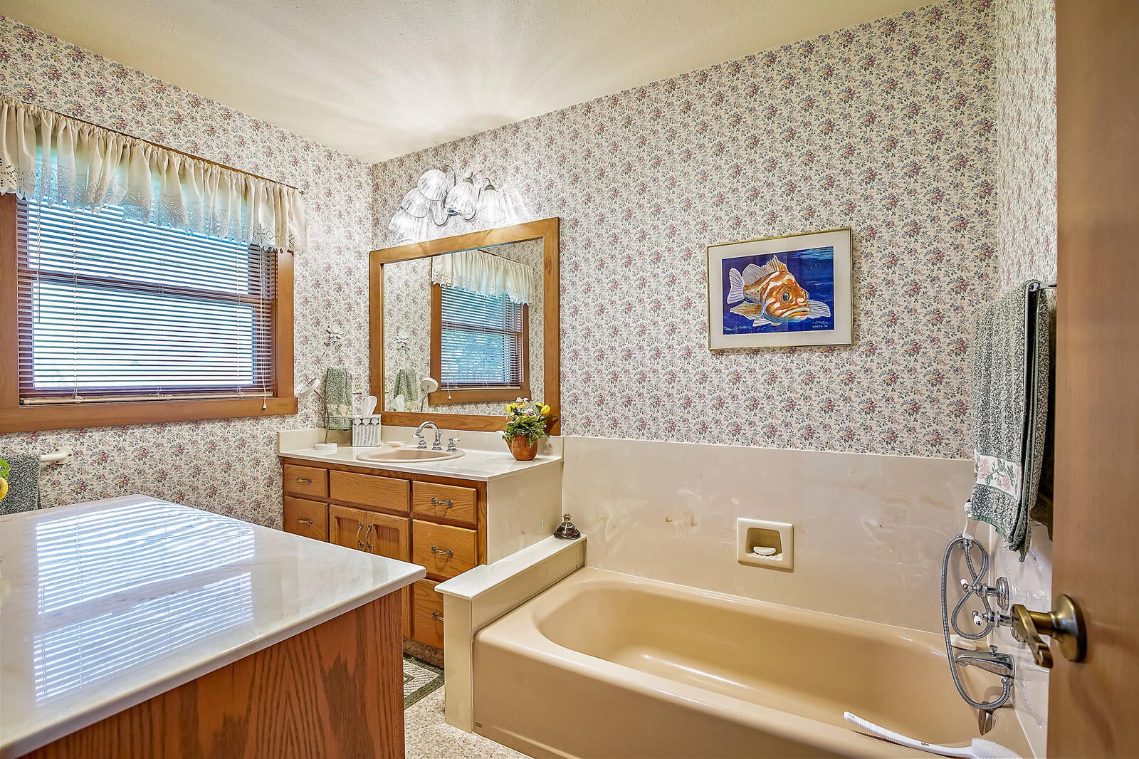 12300 Blackwell Road Central Point, OR 97502 - Photo 47 of 76 bath1