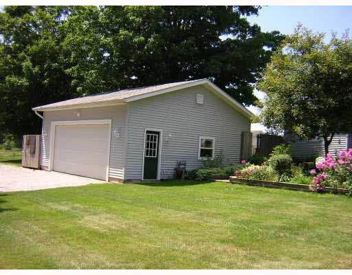 22590 Riley Road Lakeville, IN 46536 - Photo 3 of 8 Gallery Image 3
