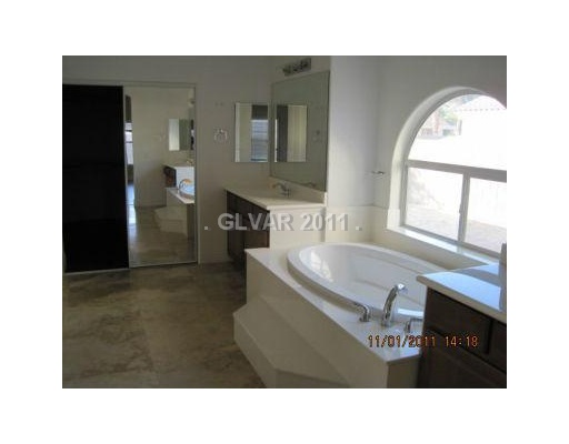 8608 Blackhawk Ranch Street Las Vegas, NV 89123 - Photo 6 of 10 Master Bath/Spa.