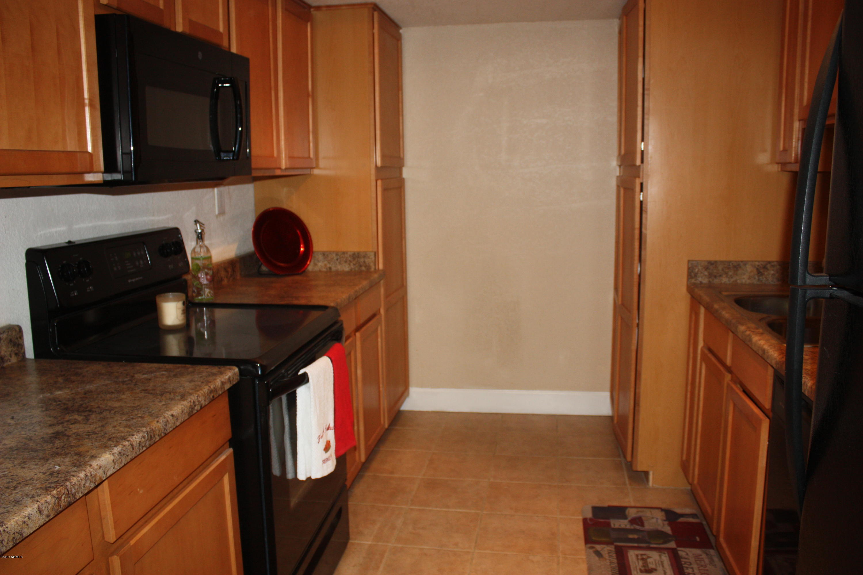 3825 East Camelback Road, Unit 281 Phoenix, AZ 85018 - Photo 13 of 19 Kitchen