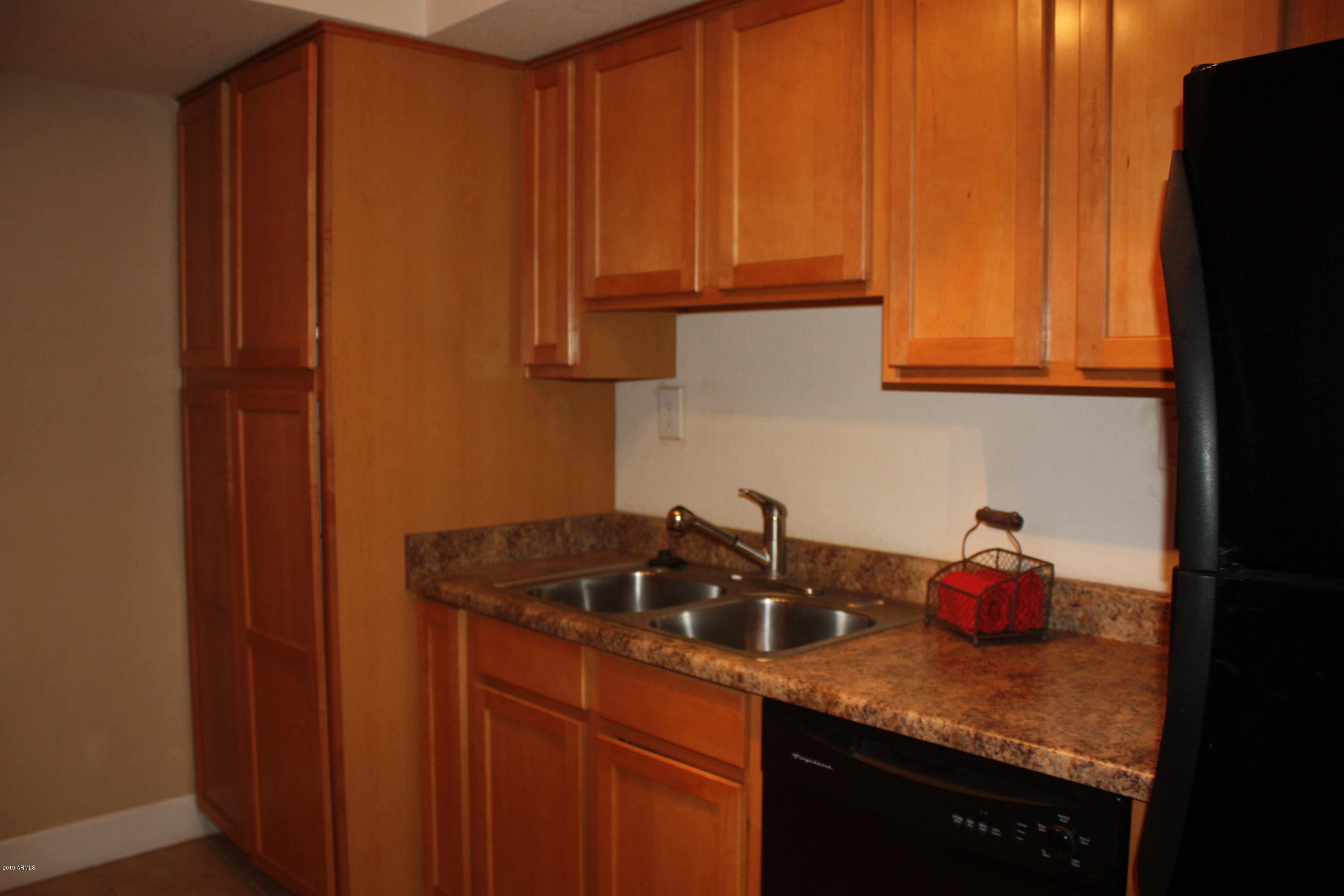 3825 East Camelback Road, Unit 281 Phoenix, AZ 85018 - Photo 14 of 19 Kitchen 2