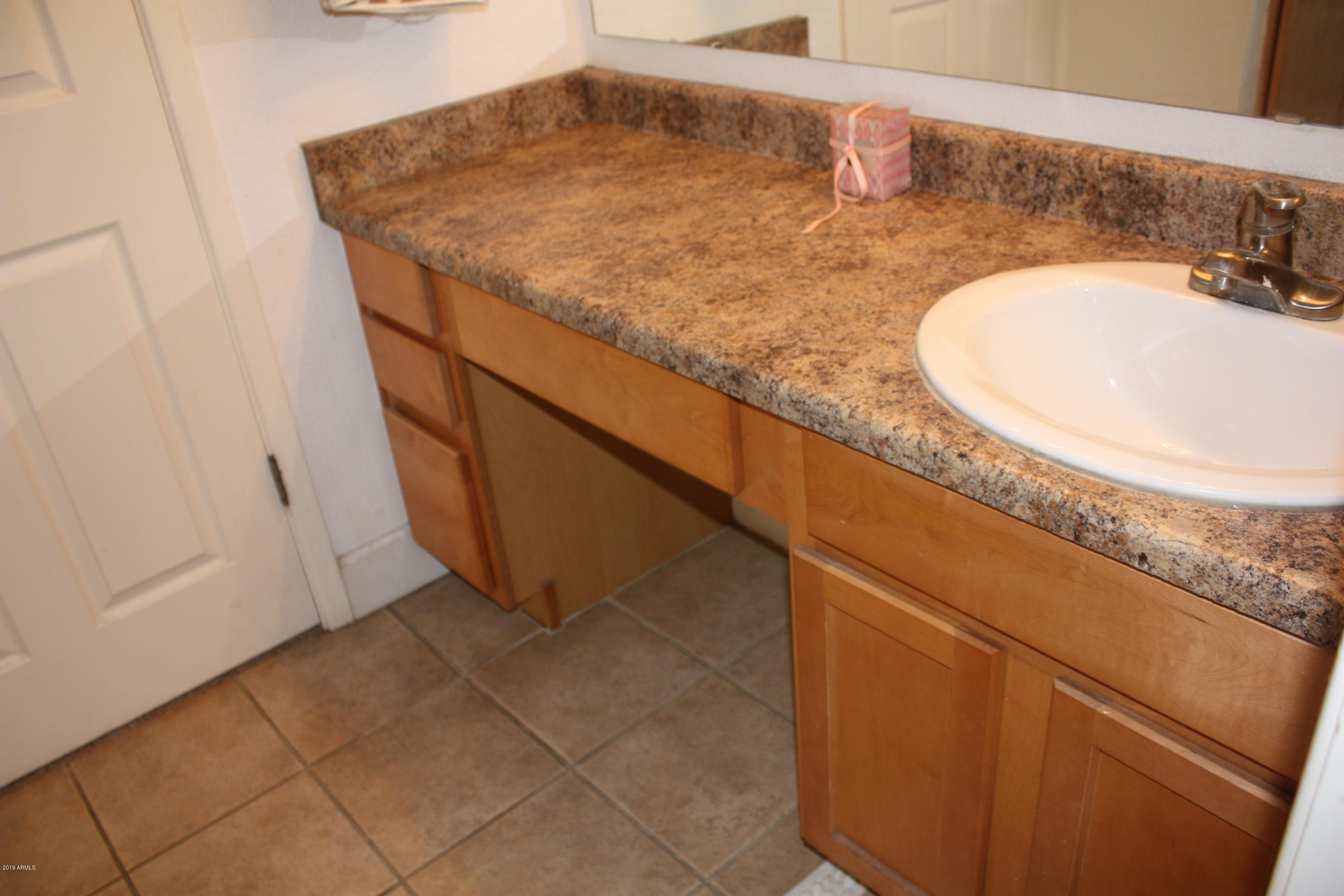 3825 East Camelback Road, Unit 281 Phoenix, AZ 85018 - Photo 9 of 19 bathroom1