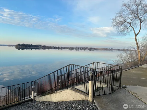 $245,000 | 2900 West Marina Drive, Unit 201, Moses Lake, WA 98837