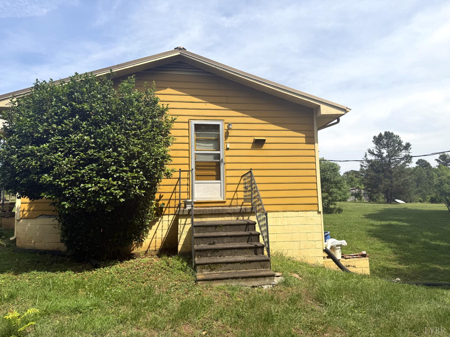 4217 Beulah Road Nathalie, VA 24577 - Photo 2 of 35