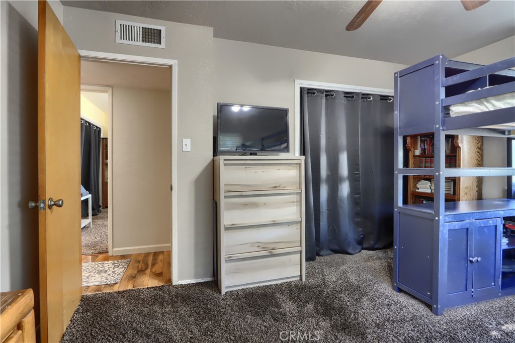 5268 Schafer Road Mariposa, CA 95338 - Photo 20 of 45 a view of walk in closet