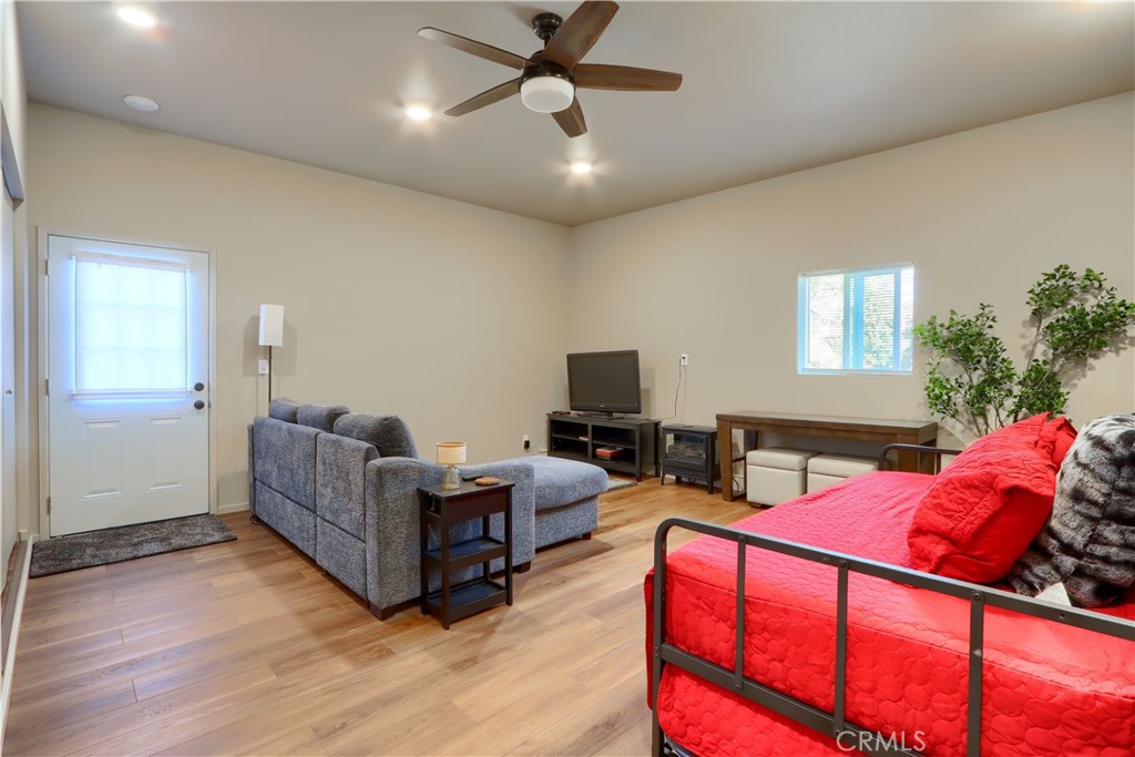 5268 Schafer Road Mariposa, CA 95338 - Photo 23 of 45 a living room with furniture ceiling fan and a window