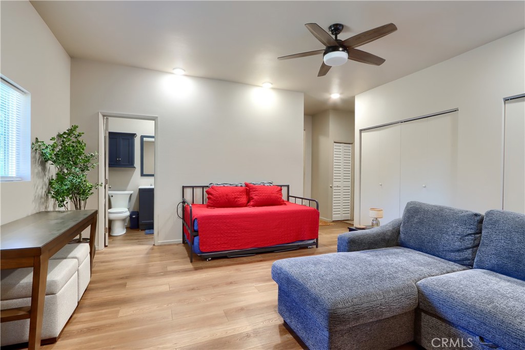 5268 Schafer Road Mariposa, CA 95338 - Photo 24 of 45 a living room with furniture