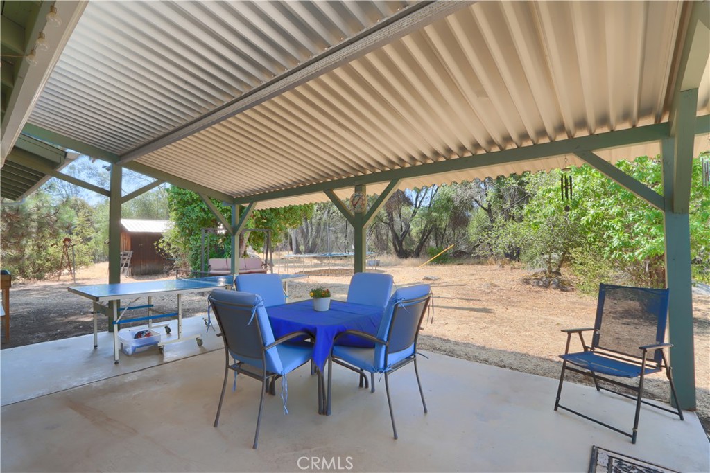 5268 Schafer Road Mariposa, CA 95338 - Photo 27 of 45 a view of a patio with a table chairs and a table