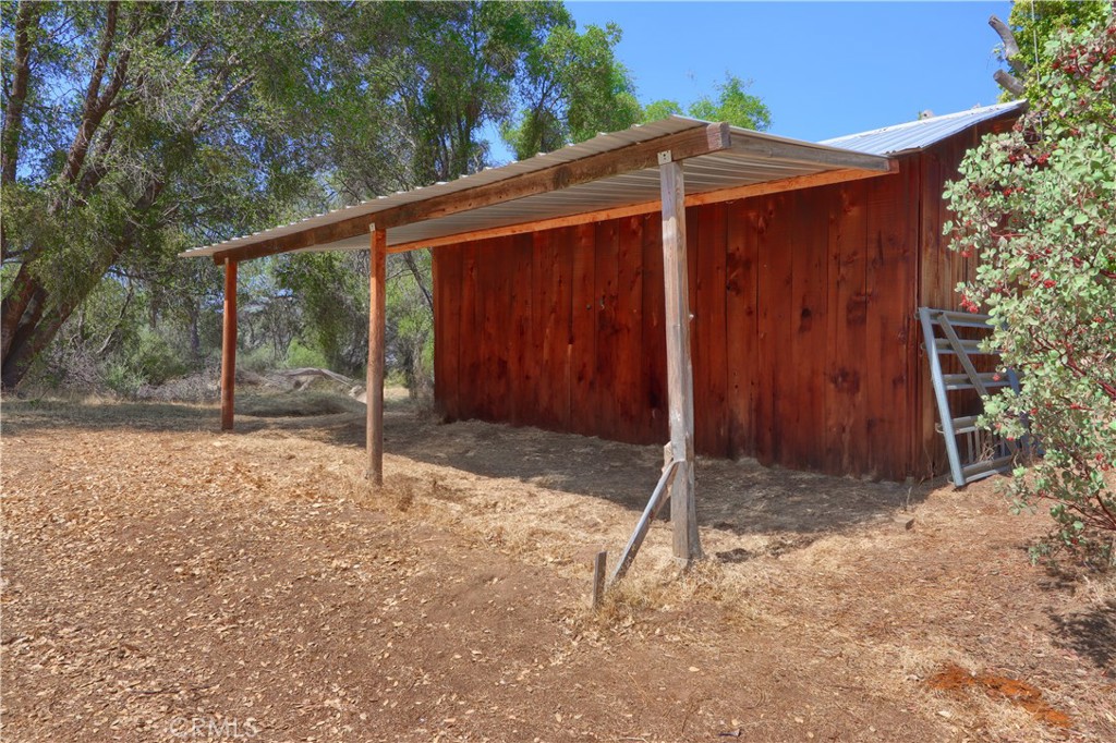 5268 Schafer Road Mariposa, CA 95338 - Photo 35 of 45 a backyard of a house
