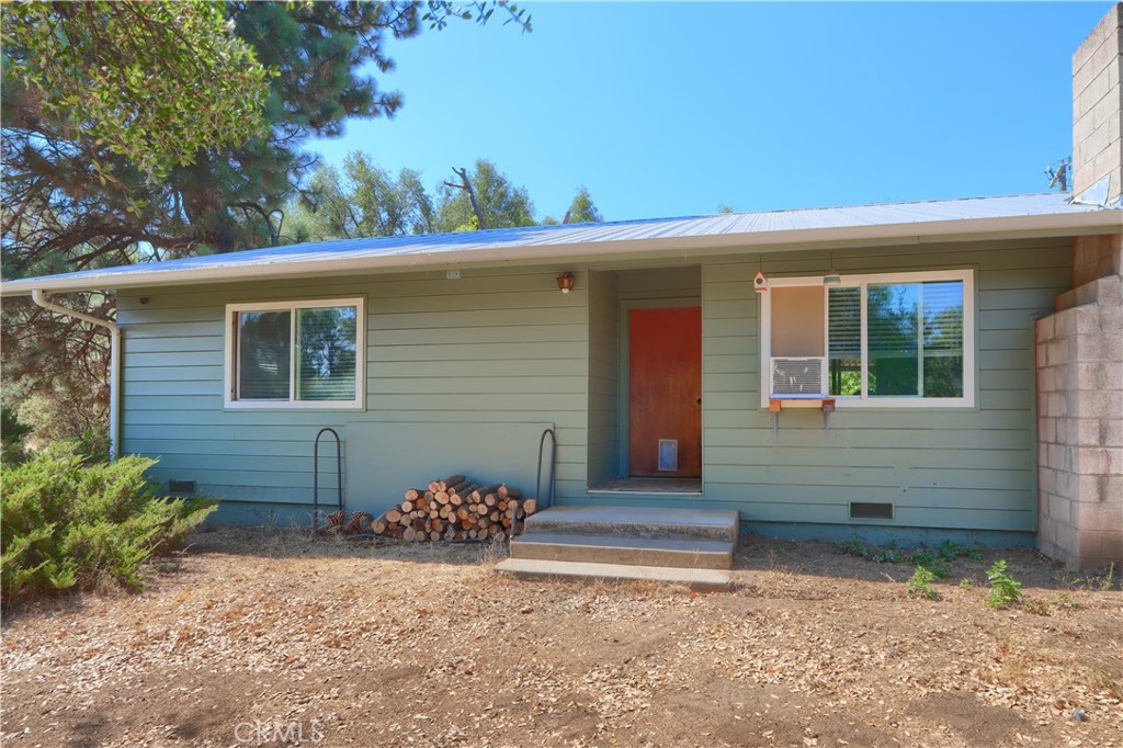 5268 Schafer Road Mariposa, CA 95338 - Photo 5 of 45 front view of a house