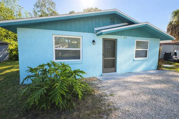 $1,995 | 4849 Camphor Avenue, Sarasota, FL 34231