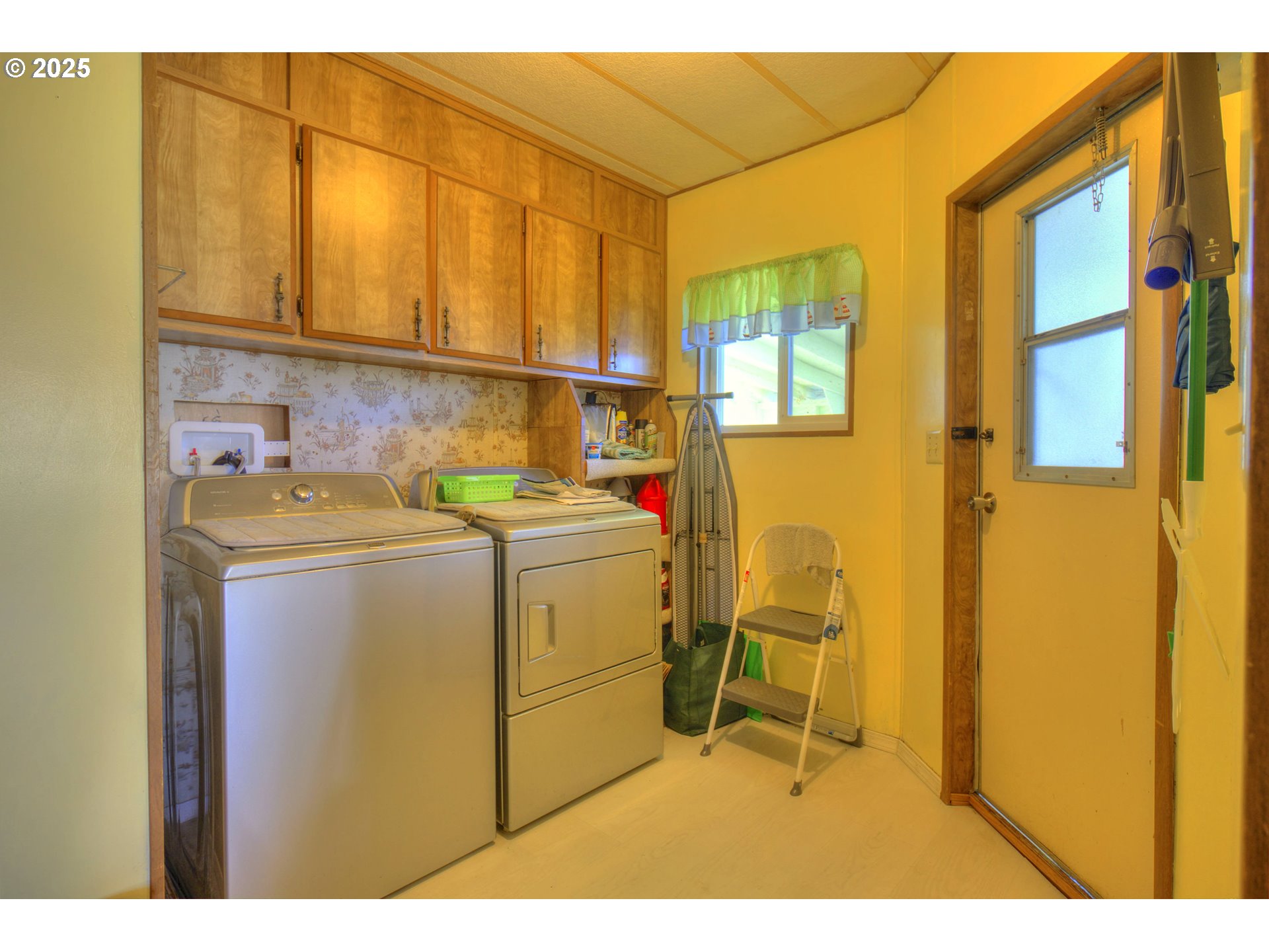 1109 Rowland Lane Brookings, OR 97415 - Photo 16 of 21 a utility room with dryer and washer
