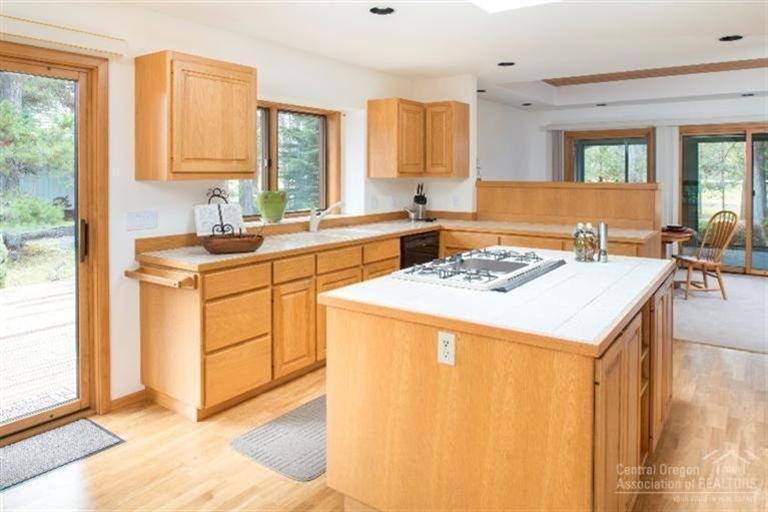 12 North Course Lane Sunriver, OR 97707 - Photo 5 of 18 Everyone gathering with the cook is neve