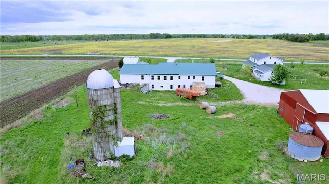 $395,000 | 29595 Highway 3, La Plata, MO 63549