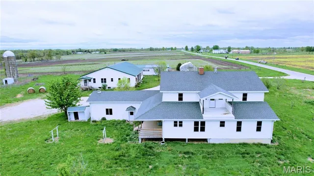 $395,000 | 29595 Highway 3, La Plata, MO 63549