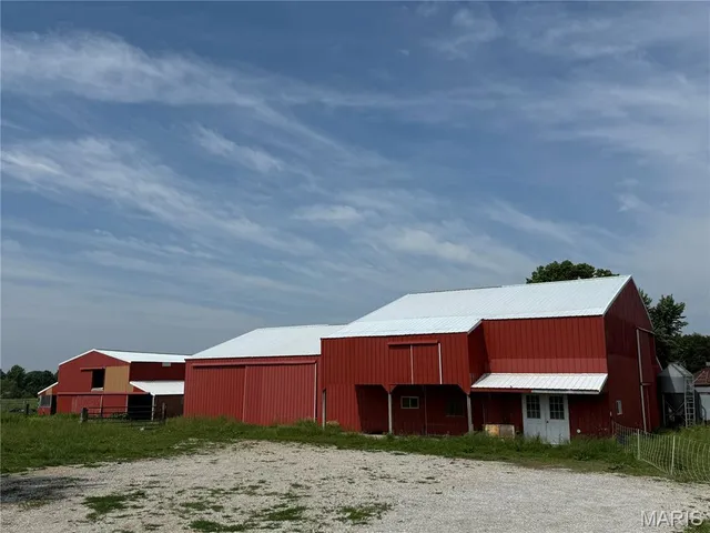 $395,000 | 29595 Highway 3, La Plata, MO 63549