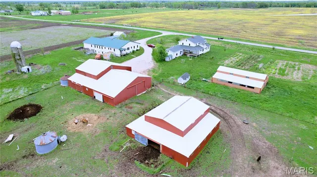 $395,000 | 29595 Highway 3, La Plata, MO 63549