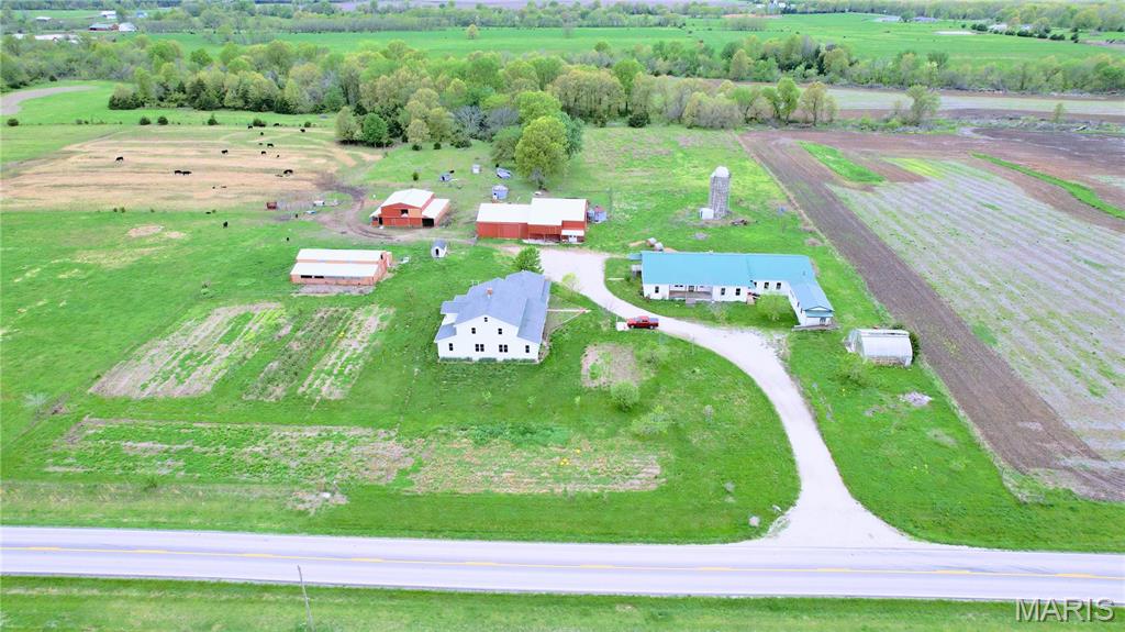 29595 Highway 3 La Plata, MO 63549 - Photo 6 of 41