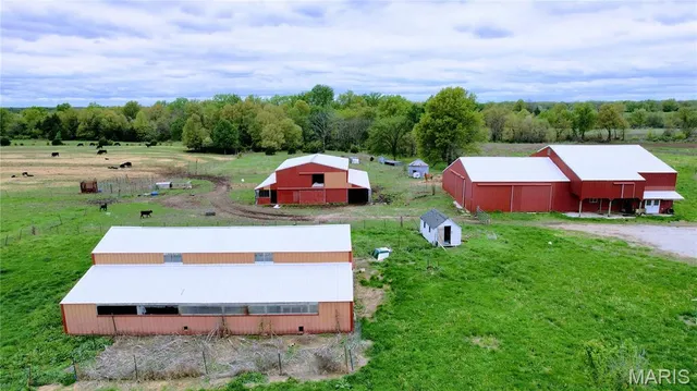 $395,000 | 29595 Highway 3, La Plata, MO 63549