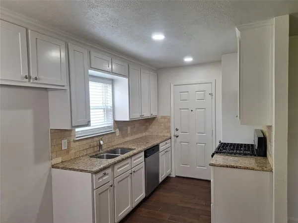$1,995 | 209 Heather Drive, Garland, TX 75042