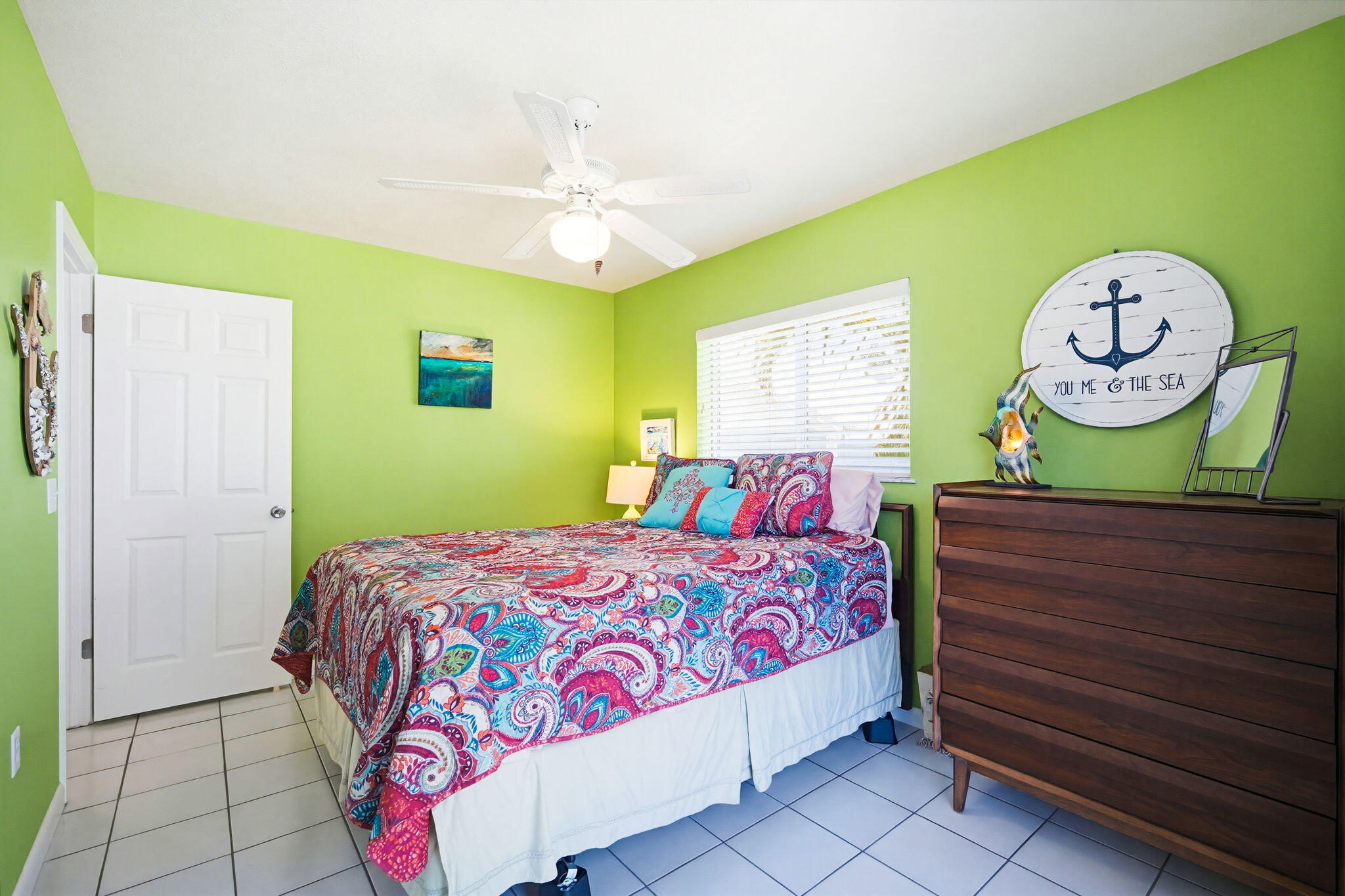 612 Blackbeard Road Summerland Key, FL 33042 - Photo 24 of 68 a bedroom with a bed and a window