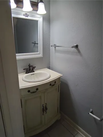 $1,250 | 241 Helen Street, Unit D, Terrytown, LA 70056