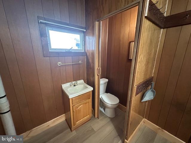 1033 Martindale Road Ephrata, PA 17522 - Photo 20 of 32 a bathroom with a sink a toilet a mirror and vanity