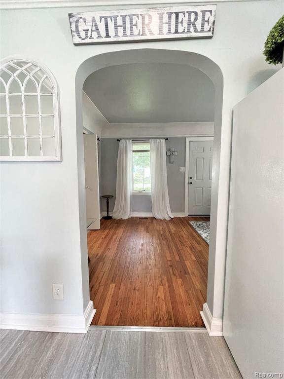 2111 Ridgemont Road Grosse Pointe Woods, MI 48236 - Photo 17 of 28