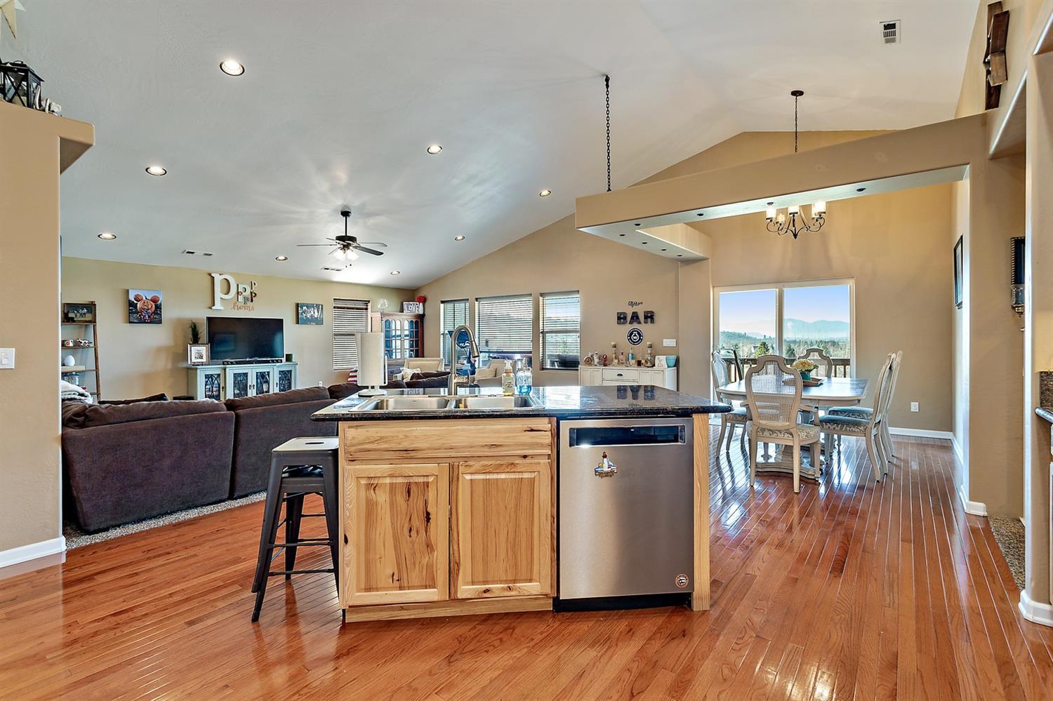 1026 Azure Way Eagle Point, OR 97524 - Photo 8 of 30 Additional Photo