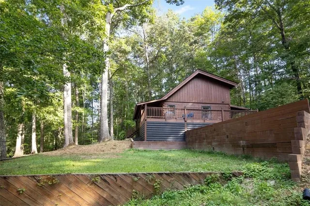 a view of a back yard of the house