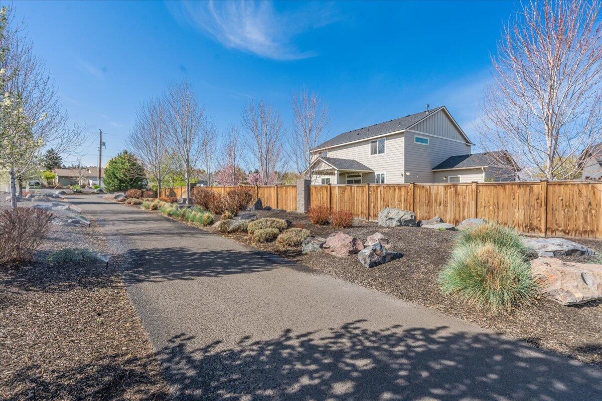 1830 Southwest 36th Way Redmond, OR 97756 - Photo 25 of 27 25-1830 SW 36th Way-21