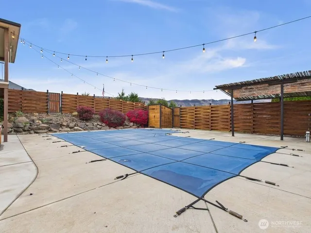 a view of a field with trees