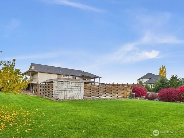 a view of a garden with a tree