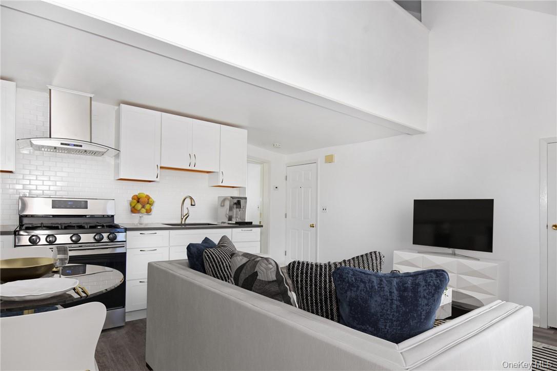 44 Ridge Street, Unit 2 Hastings-on-Hudson, NY 10706 - Photo 3 of 16 Virtually Staged
