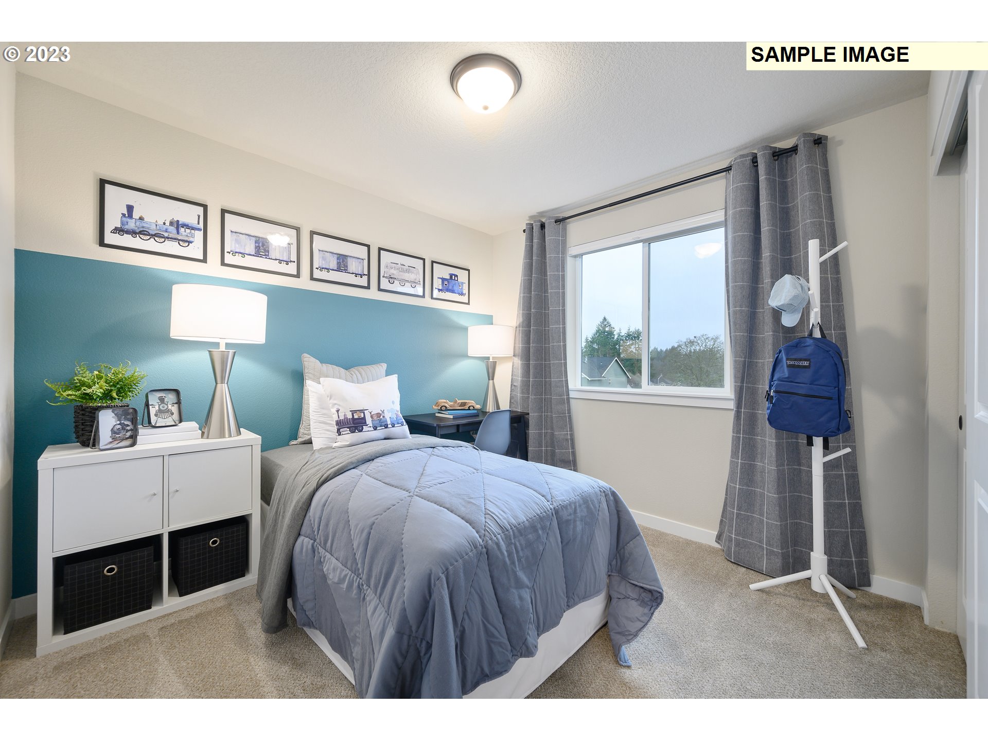 733 North Russet Place, Unit 193 Ridgefield, WA 98642 - Photo 32 of 34 a bedroom with a bed and a window