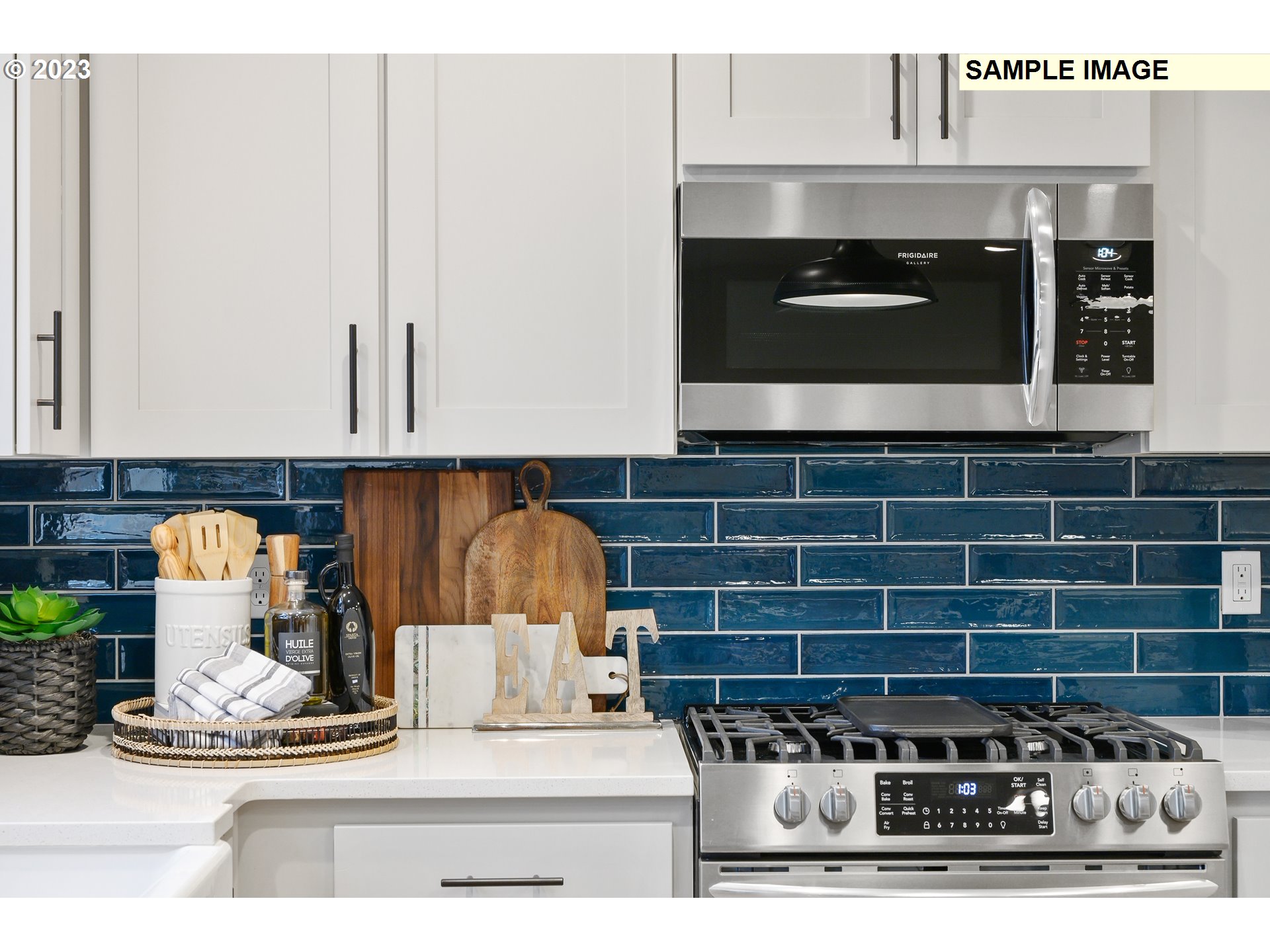 733 North Russet Place, Unit 193 Ridgefield, WA 98642 - Photo 7 of 34 a kitchen with a stove and cabinets
