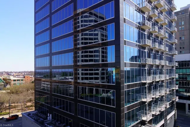 $3,700 | 201 North Elm Street, Unit 1403, Greensboro, NC 27401