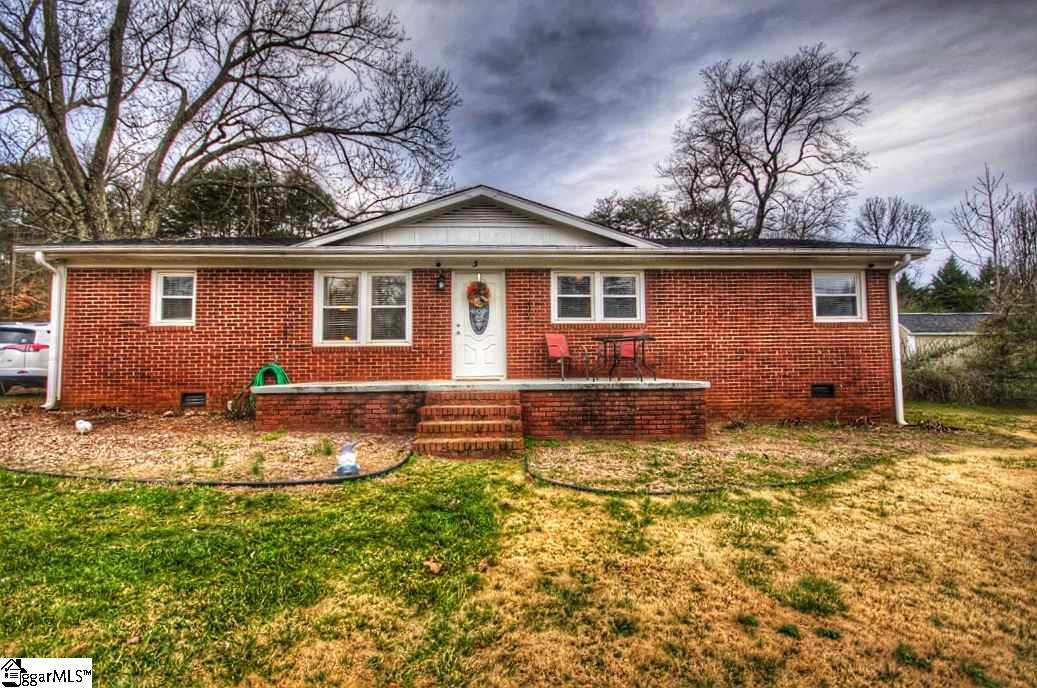 3 Charing Cross Road Taylors, SC 29687 - Photo 1 of 16